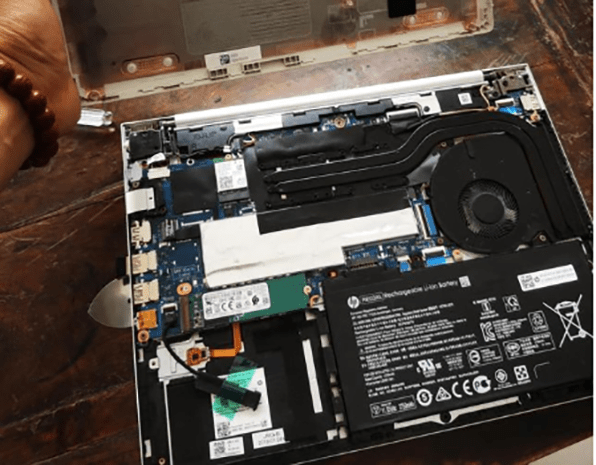 view of HP laptop bottom parts after opening the bottom cover